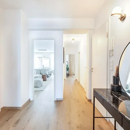 Elegant 2br With Balcony - Central City *