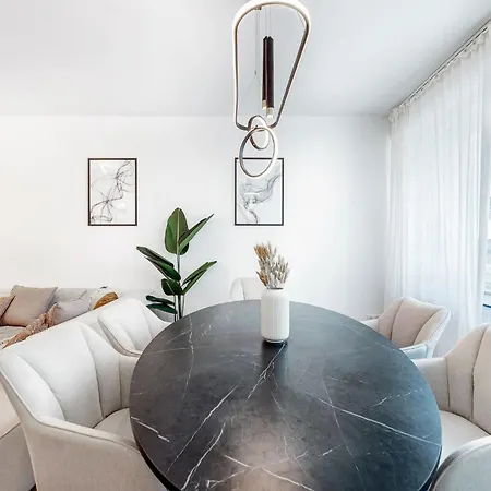 Apartment Elegant 2br With Balcony - Central City *
