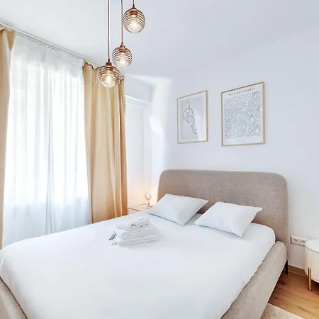 Elegant 2br With Balcony - Central City Apartment Luxembourg